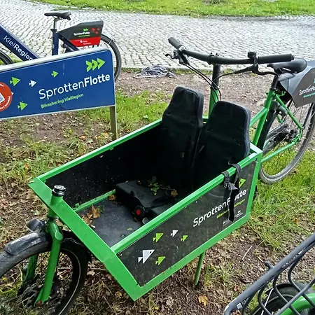 Seeblick Neben Der Schwimmhalle, Tierfreundlich * Plön